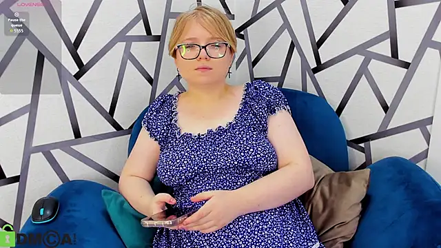 Snapshot of Lauraaa_Smith chatting on 02-12-26, 02:11 Lauraaa Smith online show from 02-12-26, 02:11