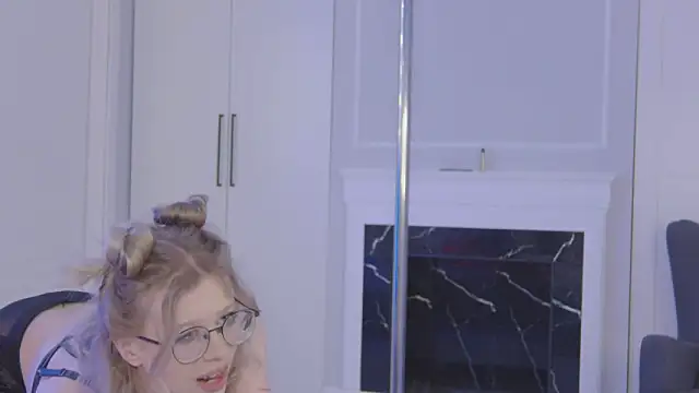 Snapshot of Ivy_Allen chatting on 02-14-26, 05:13 Ivy Allen online show from 02-14-26, 05:13