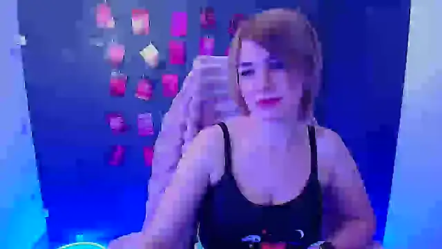 Snapshot of CuttieEmma chatting on 02-16-26, 12:37 CuttieEmma online show from 02-16-26, 12:37