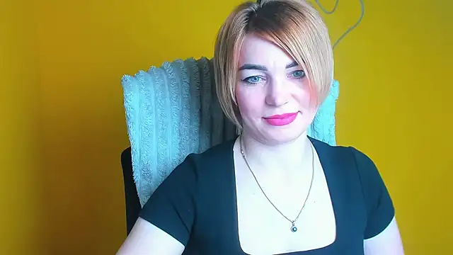 CuttieEmma online show from 04-12-26, 06:05