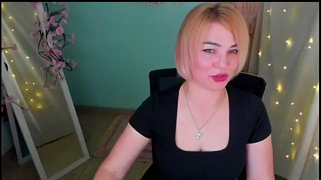 CuttieEmma online show from 06-17-26, 01:54