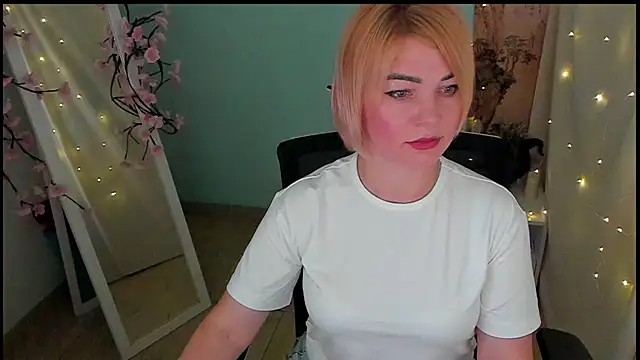CuttieEmma online show from 06-19-26, 07:14