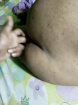 Romantic-Couple999 online show from 04-25-26, 06:16