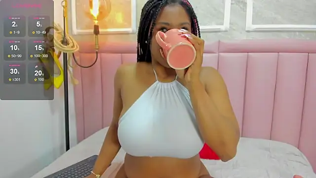 Luna cocoa online show from 02-10-26, 12:37