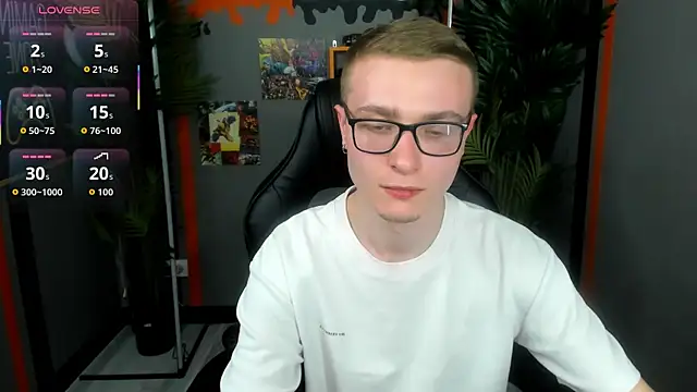 Snapshot of Emmit_Barker chatting on 05-13-26, 03:52 Emmit Barker online show from 05-13-26, 03:52