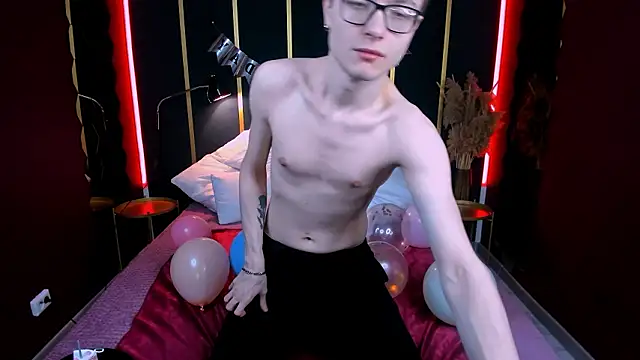 Snapshot of Emmit_Barker chatting on 03-18-26, 10:29 Emmit Barker online show from 03-18-26, 10:29