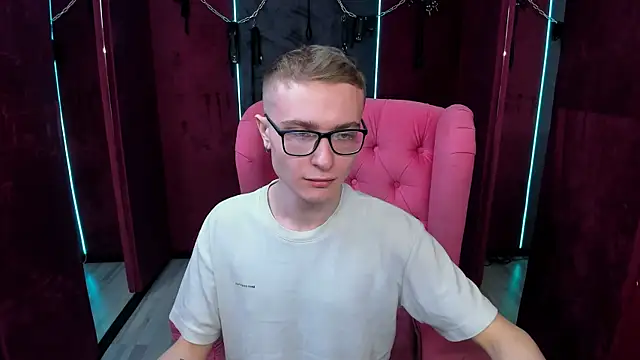 Snapshot of Emmit_Barker chatting on 04-29-26, 03:27 Emmit Barker online show from 04-29-26, 03:27