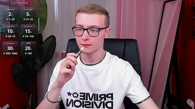 Snapshot of Emmit_Barker chatting on 05-19-26, 10:44 Emmit Barker online show from 05-19-26, 10:44