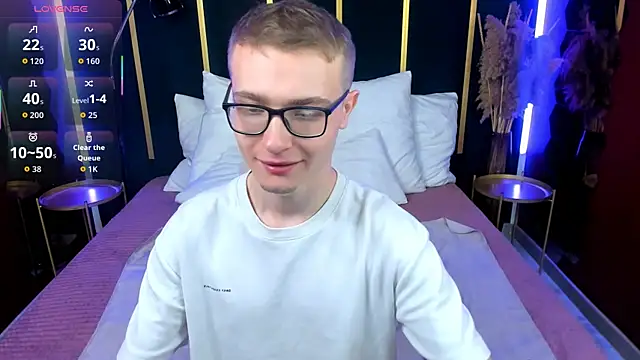 Snapshot of Emmit_Barker chatting on 05-05-26, 05:54 Emmit Barker online show from 05-05-26, 05:54