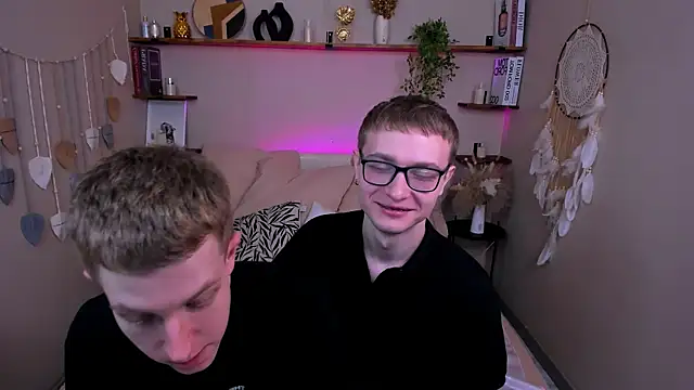 Snapshot of Emmit_Barker chatting on 04-03-26, 03:40 Emmit Barker online show from 04-03-26, 03:40