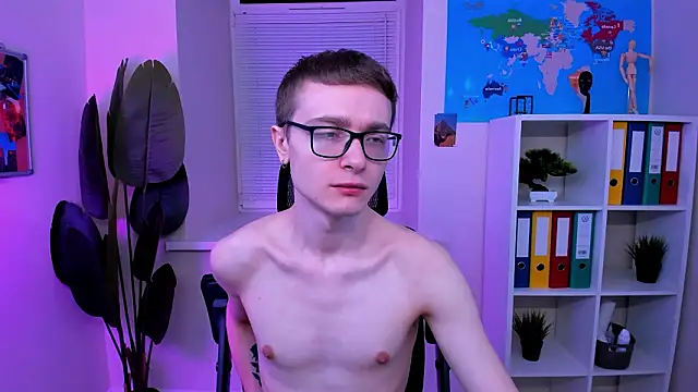 Snapshot of Emmit_Barker chatting on 03-10-26, 10:19 Emmit Barker online show from 03-10-26, 10:19