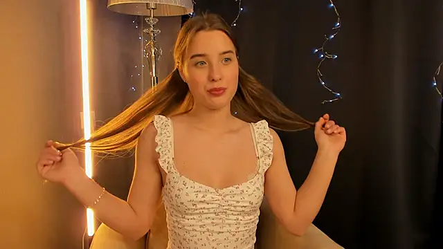 Snapshot of NightGloss chatting on 02-13-26, 01:11 NightGloss online show from 02-13-26, 01:11