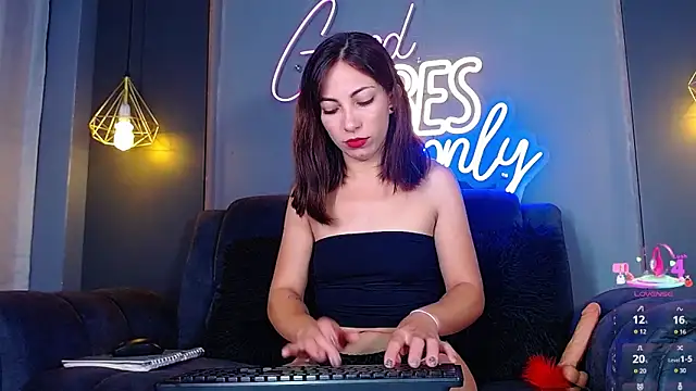 MIA ROOUSE  online show from 02-12-26, 01:44