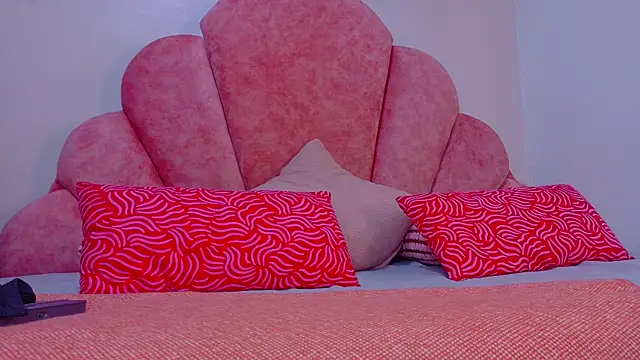 Snapshot of EmmaLou__ chatting on 02-06-26, 04:08 EmmaLou online show from 02-06-26, 04:08