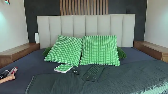 Snapshot of EmmaLou__ chatting on 02-25-26, 04:23 EmmaLou online show from 02-25-26, 04:23