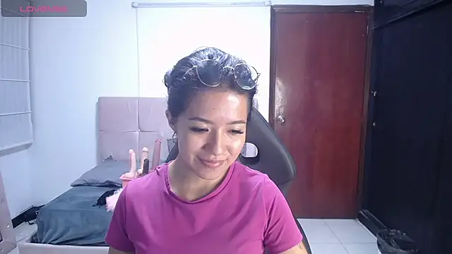 Snapshot of Lynn_turner chatting on 06-10-26, 01:12 Lynn turner online show from 06-10-26, 01:12