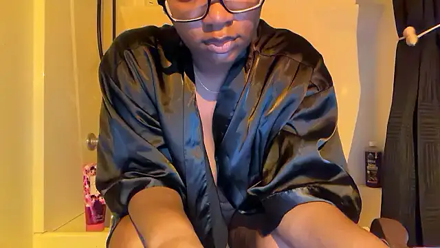 Snapshot of SunniSoles99 chatting on 07-01-26, 12:16 SunniSoles99 online show from 07-01-26, 12:16