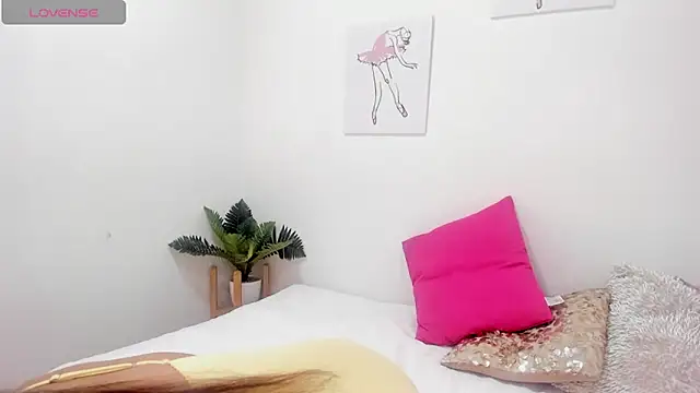 Snapshot of SamiraMalek_ chatting on 02-02-26, 01:32 SamiraMalek online show from 02-02-26, 01:32