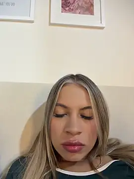 Mia Rosee1 online show from 06-05-26, 12:37