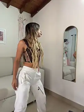 Mia Rosee1 online show from 05-17-26, 07:47