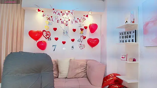 Luna Millers online show from 02-19-26, 04:09