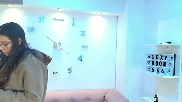 Luna Millers online show from 02-12-26, 03:39