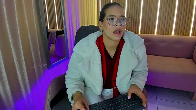 Luna Millers online show from 05-09-26, 04:16