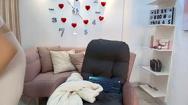 Luna Millers online show from 03-04-26, 03:58