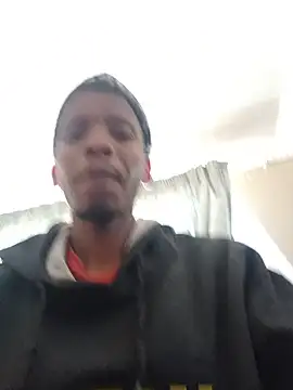 Snapshot of MUHDIC chatting on 06-14-26, 06:14 MUHDIC online show from 06-14-26, 06:14
