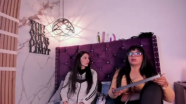 Snapshot of Valkiria-and-Dione chatting on 02-05-26, 07:21 Valkiria-and-Dione online show from 02-05-26, 07:21