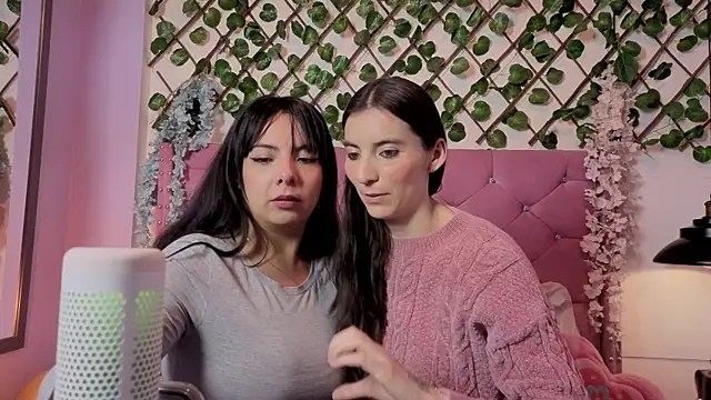 Valkiria-and-Dione online show from 04-14-26, 12:54