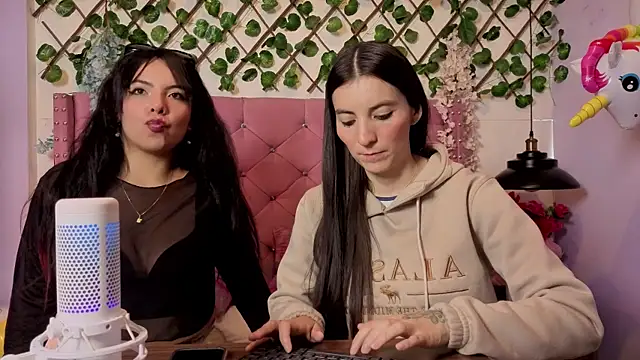 Valkiria-and-Dione online show from 04-11-26, 07:28