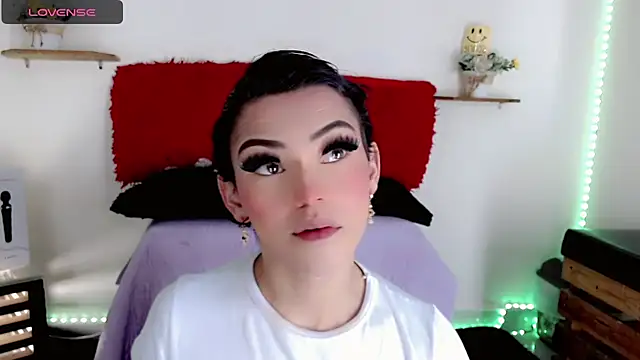 Snapshot of NathalialLooes chatting on 02-22-26, 10:11 NathalialLooes online show from 02-22-26, 10:11