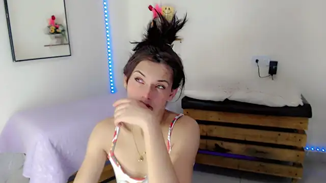 Snapshot of NathalialLooes chatting on 05-20-26, 05:15 NathalialLooes online show from 05-20-26, 05:15