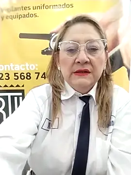 Snapshot of JULIETA_21- chatting on 04-30-26, 01:07 JULIETA 21- online show from 04-30-26, 01:07