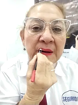 Snapshot of JULIETA_21- chatting on 05-18-26, 01:27 JULIETA 21- online show from 05-18-26, 01:27