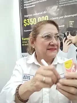 Snapshot of JULIETA_21- chatting on 05-15-26, 01:09 JULIETA 21- online show from 05-15-26, 01:09
