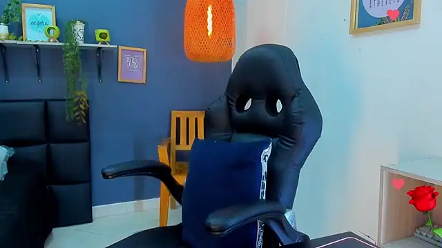 Snapshot of eliza_pink24 chatting on 02-20-26, 09:39 eliza pink24 online show from 02-20-26, 09:39