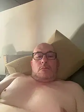 Snapshot of Pimouss01000 chatting on 06-18-26, 01:38 Pimouss01000 online show from 06-18-26, 01:38