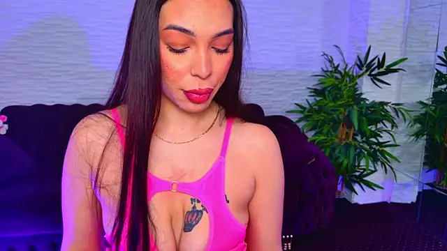 Snapshot of MollyDolley chatting on 02-21-26, 08:11 MollyDolley online show from 02-21-26, 08:11