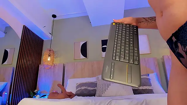 Bella-Swant online show from 03-15-26, 11:39