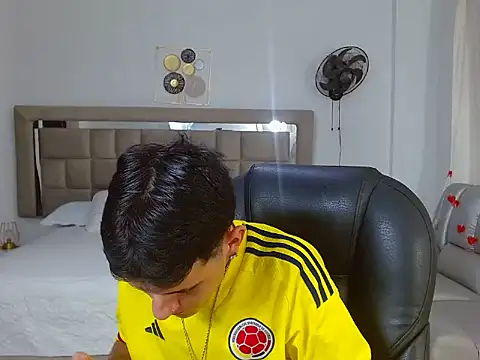 eroboyxox online show from 02-19-26, 07:33