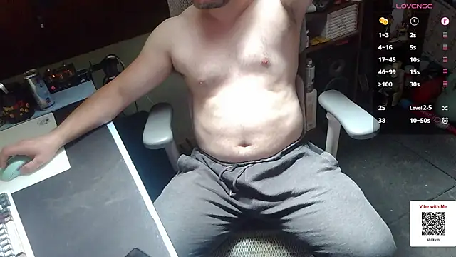Snapshot of under_the_desk40 chatting on 06-02-26, 12:38 under the desk40 online show from 06-02-26, 12:38