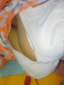 Snapshot of Jannat_55 chatting on 07-23-26, 04:25 Jannat 55 online show from 07-23-26, 04:25