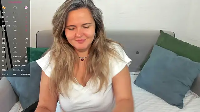 Snapshot of LilyBel chatting on 06-30-26, 01:05 LilyBel online show from 06-30-26, 01:05
