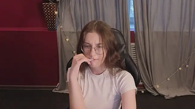 Snapshot of VixenLight chatting on 02-10-26, 01:48 VixenLight online show from 02-10-26, 01:48