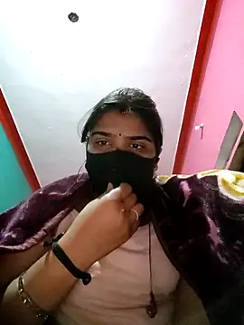 Snapshot of Divyanshi_hott chatting on 02-05-26, 05:20 Divyanshi hott online show from 02-05-26, 05:20
