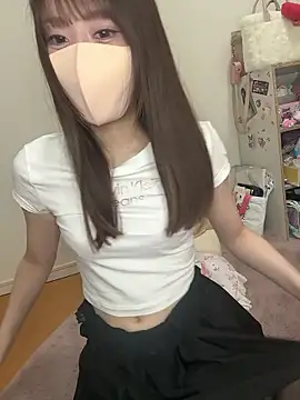 Snapshot of momo_mm chatting on 06-21-26, 02:06 momo mm online show from 06-21-26, 02:06