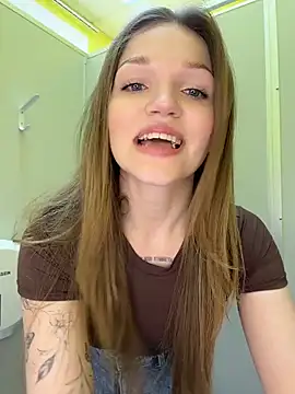 Snapshot of StreetSquirt chatting on 05-27-26, 06:10 StreetSquirt online show from 05-27-26, 06:10