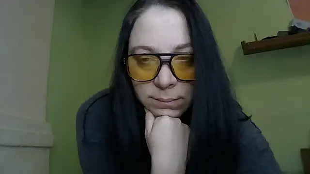 Snapshot of MillaSourety chatting on 02-12-26, 08:47 MillaSourety online show from 02-12-26, 08:47